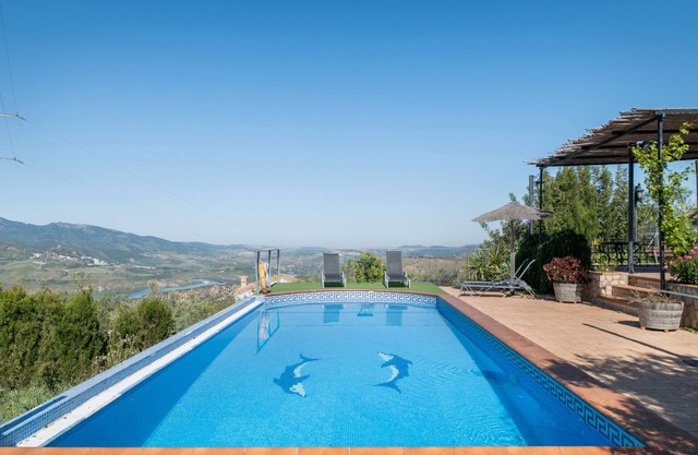 Maison de campagne "Bella Vista El Gastor" avec vue sur le lac, piscine privée et Wi-Fi