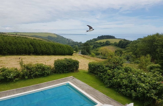 Country House par la mer avec piscine extérieure chauffée à 32 hectares et vue imprenable sur mer