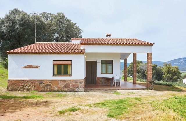 Maison de campagne 'Casa La Encina' avec vue sur les montagnes, piscine partagée et climatisation