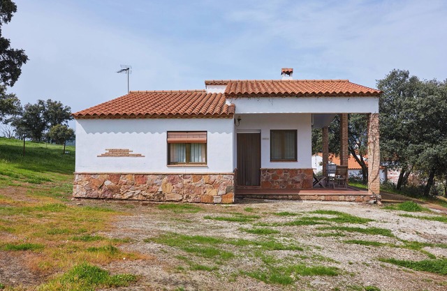 Maison de campagne 'Casa El Águila' avec vue sur les montagnes, piscine partagée et climatisation