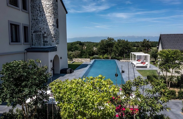 Maison de campagne "Chateau De Neydens" avec vue sur la montagne, Wi-Fi et climatisation