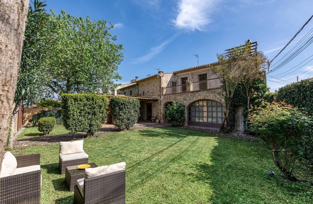 Maison de campagne "Charming Village" avec terrasse privée, Wi-Fi et climatisation