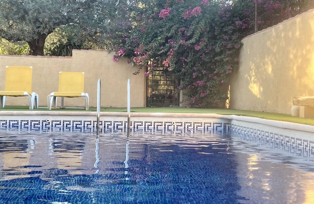 Maison de campagne 'Cortijo Los Olivos De Orgiva' avec vue sur les montagnes, Wi-Fi et climatisation