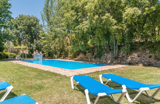 Maison de campagne 'El Almendro' avec vue sur les montagnes, piscine partagée et Wi-Fi