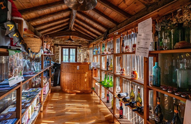 Casa rural 'El Desvan De Alborada Del Eo' con vistas a la montaña, Wi-Fi y aire acondicionado