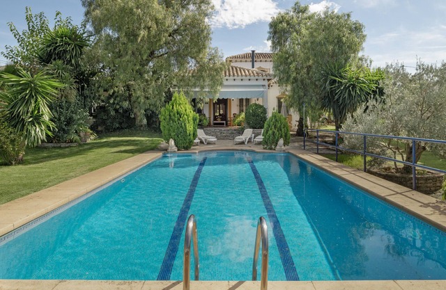 Maison de campagne 'El Olivar Ronda' avec vue sur la montagne, Wi-Fi et climatisation