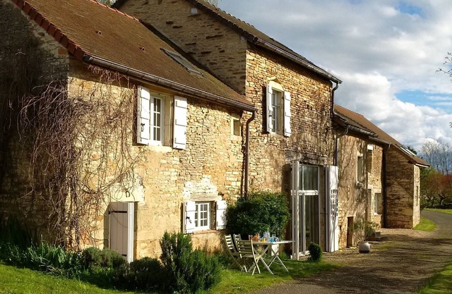 Maison de Campagne en pierre avec vue et au calme - 6 couchages - Proche Cluny