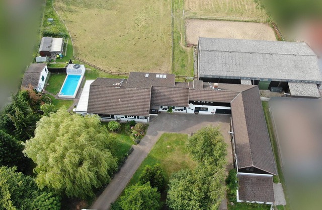 Country house hideaway with outdoor pool, sauna and fireplace in East Holstein