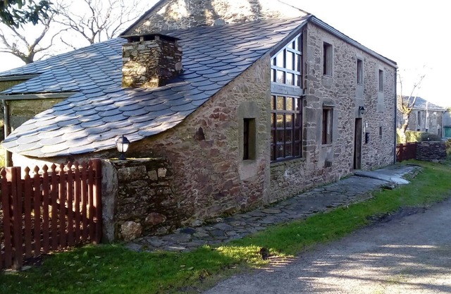 MAISON DE CAMPAGNE DANS L'ENVIRONNEMENT DE FRAGAS DO EUME NATURAL PARK