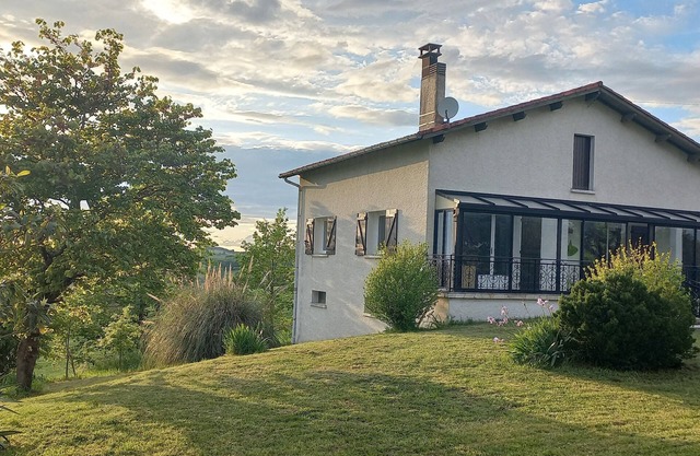 Maison de campagne dans le Quercy avec piscine