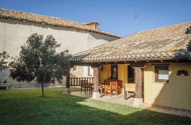 Maison de campagne "La Anunciada" avec vue sur le lac et jardin privé