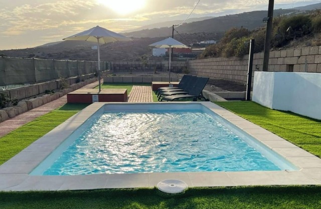 Maison de campagne "Lucrecia" avec vue sur la mer, piscine privée et Wi-Fi