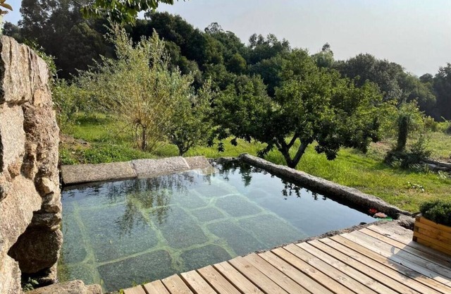 Maison de campagne 'María Bargiela' avec terrasse privée, jardin privé et Wi-Fi