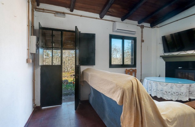 Maison de campagne 'Nueva' avec vue sur les montagnes, piscine partagée et climatisation