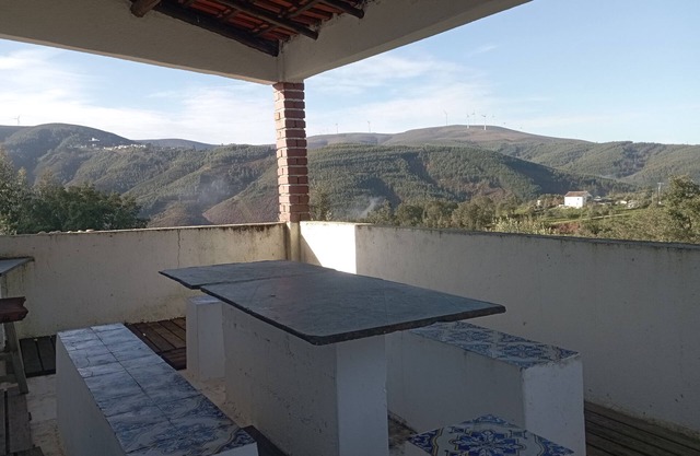 Maison de campagne 'Refúgio Da Montanha' avec vue sur montagne, terrasse privée et jardin privé