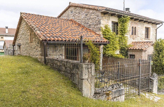 Maison de campagne "Villamoronta" avec vue sur les montagnes, terrasse privée et Wi-Fi