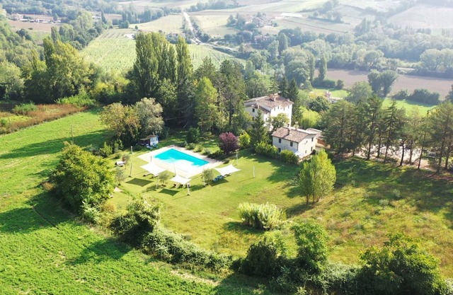 Maison de campagne avec grande piscine et restaurant privé dans le cœur vert de l'Italie