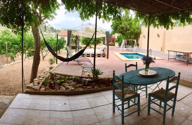 MAISON DE CAMPAGNE AVEC PISCINE SUR LA PLAGE