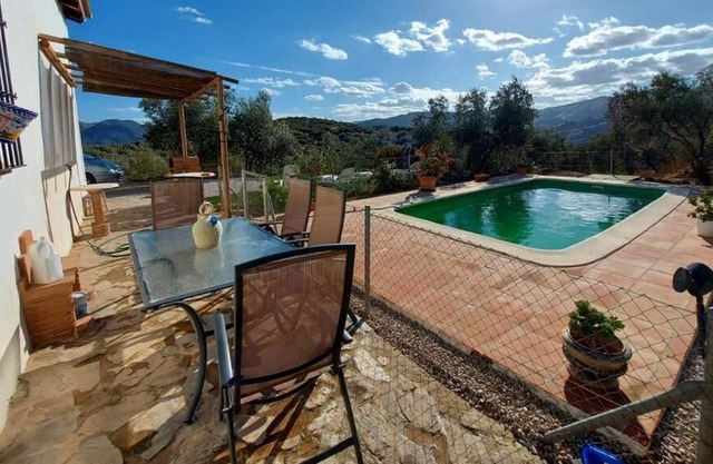 Country house with private pool in Riogordo, 30 minutes from the beach!