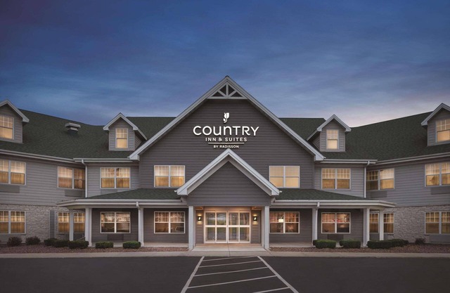 Country Inn & Suites by Radisson, Germantown, WI