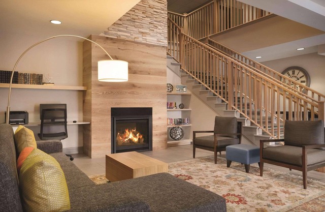 Country Inn & Suites by Radisson, Brooklyn Center, MN