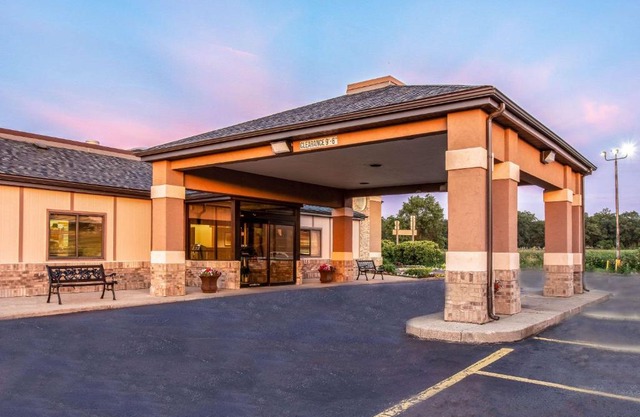 Country Inn & Suites by Radisson, Muskegon, MI