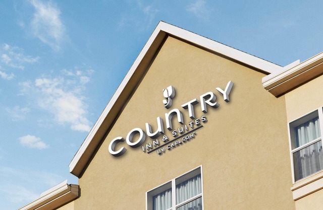 Country Inn & Suites by Radisson, Jackson, TN