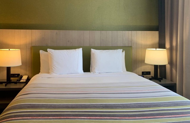 Country Inn & Suites by Radisson, San Jose International Airport, CA
