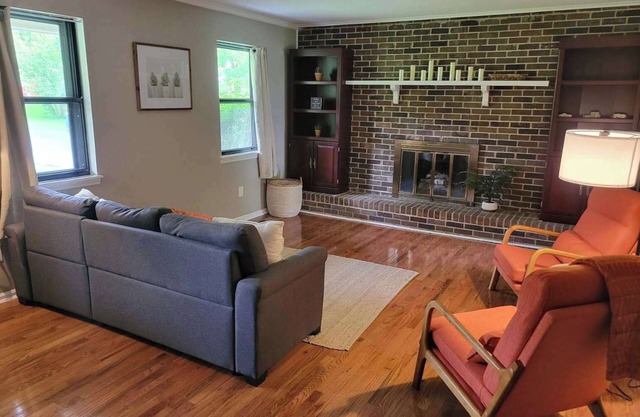 Country Lane Cottage- privacy & quiet neighborhood