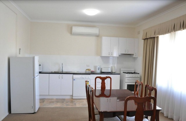 Country Lodge Motor Inn
