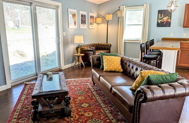Country Mama's Modern Artsy Cottage