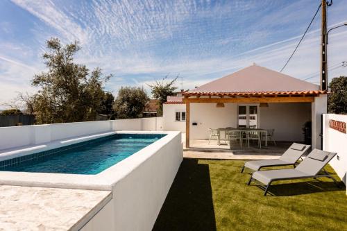 Country Pool House 27