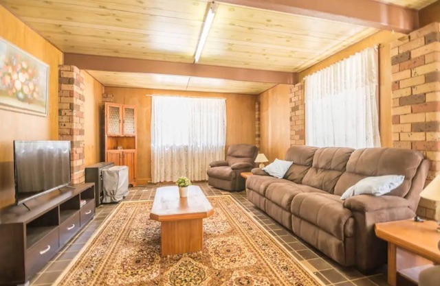 Country property on 10 acres at a quiet village of Hargraves (pet friendly)