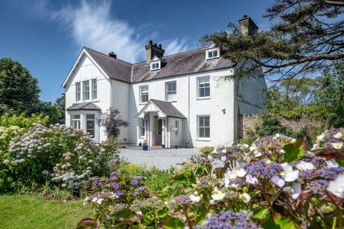 Country Retreat Sleeping 15 - Bron Menai