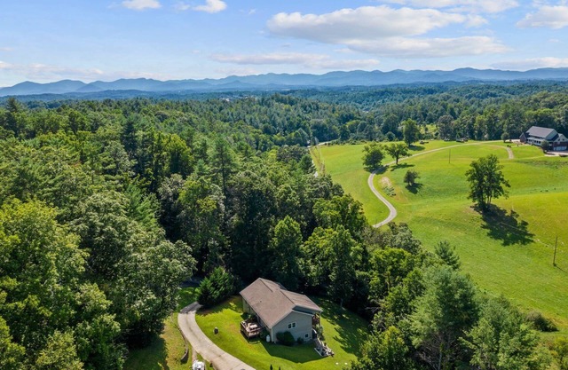 Country Road Retreat: A Cozy, Pet-Friendly Stay Near Asheville with a Hot Tub & Fireplace