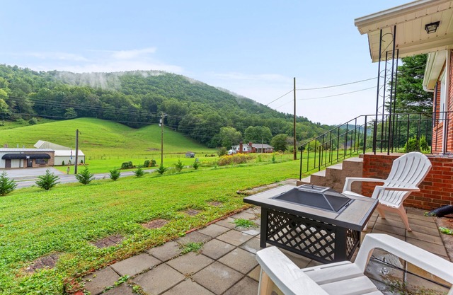 Country Setting. City Convenience. Hot Tub