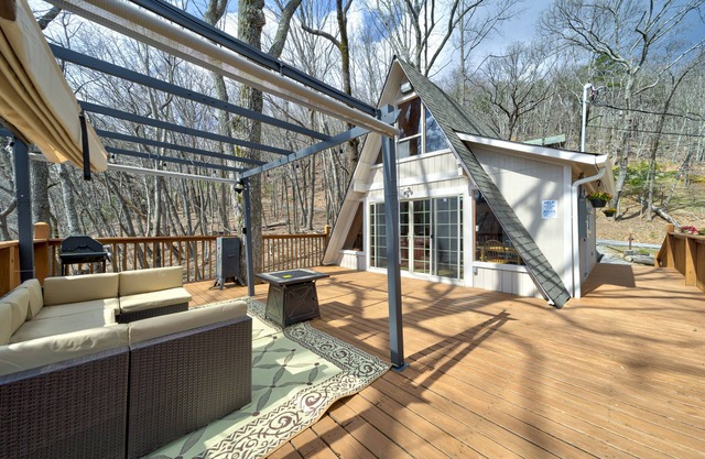 Countryside A-frame with alfresco deck & amazing views