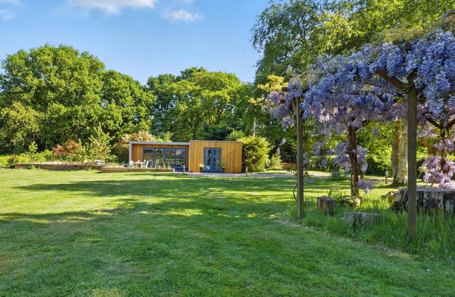Countryside Annex- Sleeps 2, Free Parking & Garden