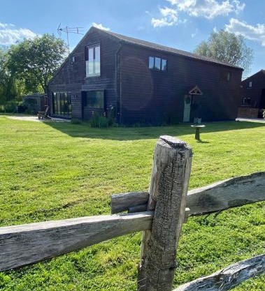 Countryside Barn Close to Kent Vineyards
