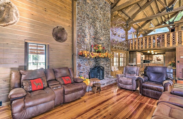 Countryside Cabin Retreat w/ Outdoor Kitchen!