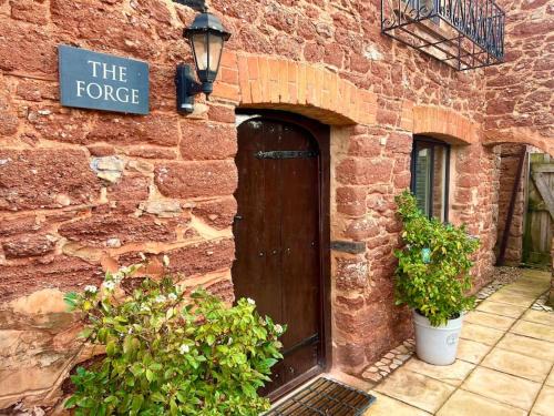 Countryside converted barn with hot tub and one parking space