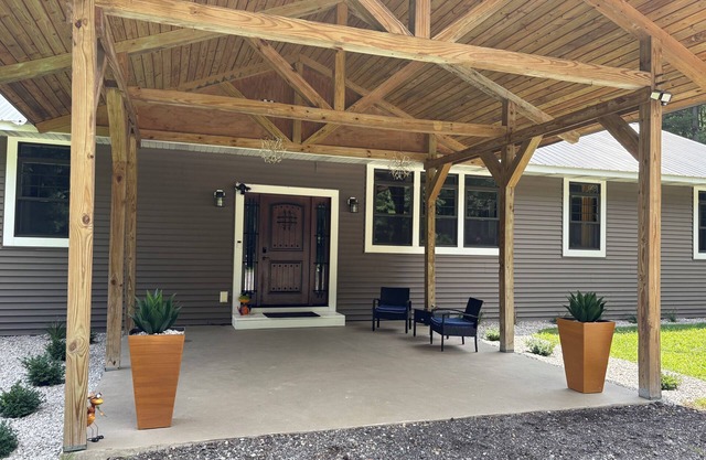 Countryside Escape house with 4 bedrooms and 2 baths, sits on 10 acres.