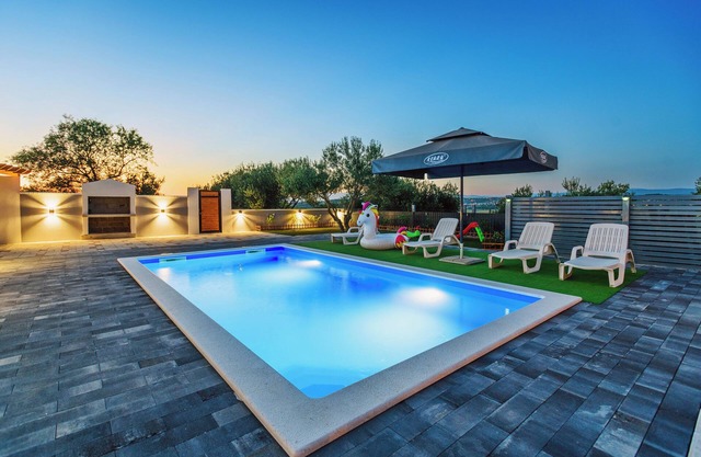 Countryside Holiday Home - Pool, big terrace