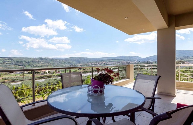 Maison de campagne dans la nature avec vue sur la montagne