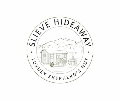 Countryside Shepherds Hut with hot tub wood fired