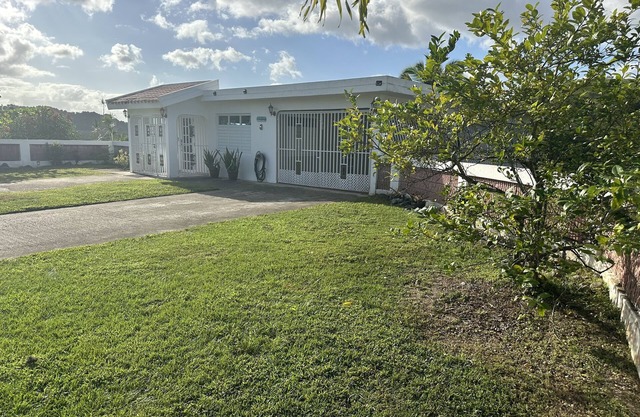 Countryside villa- 3 bedroom, 2 bath close to rainforest!