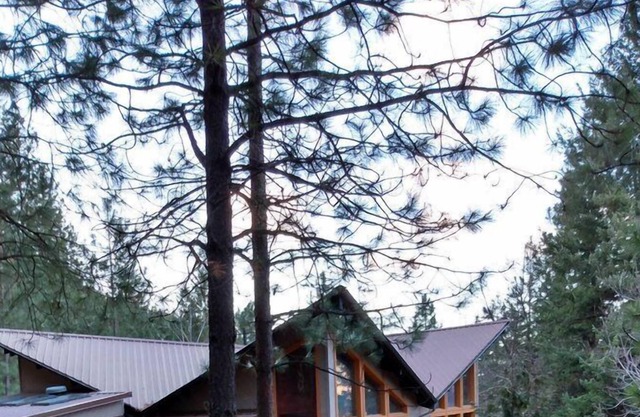 COUNTY LINE MOUNTAIN LODGE