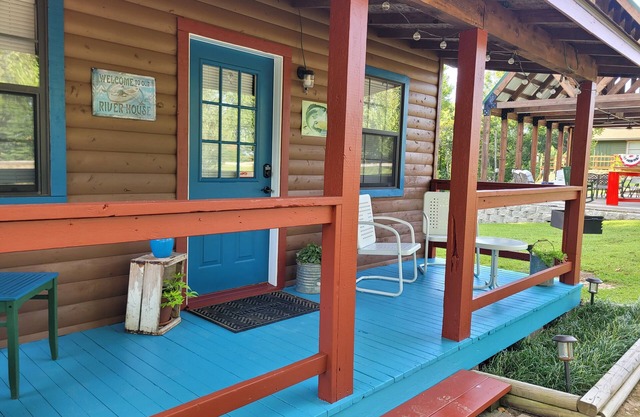 Couple's retreat in the heart of the Ozarks! Firepit, grill, and relaxation!