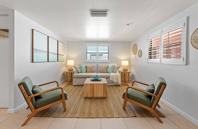 Couples Beach Getaway, 3 houses from the beach! - Summer Lovin'