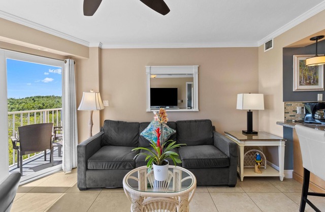 Couples' Retreat 1BR w/ Pool & Ocean View